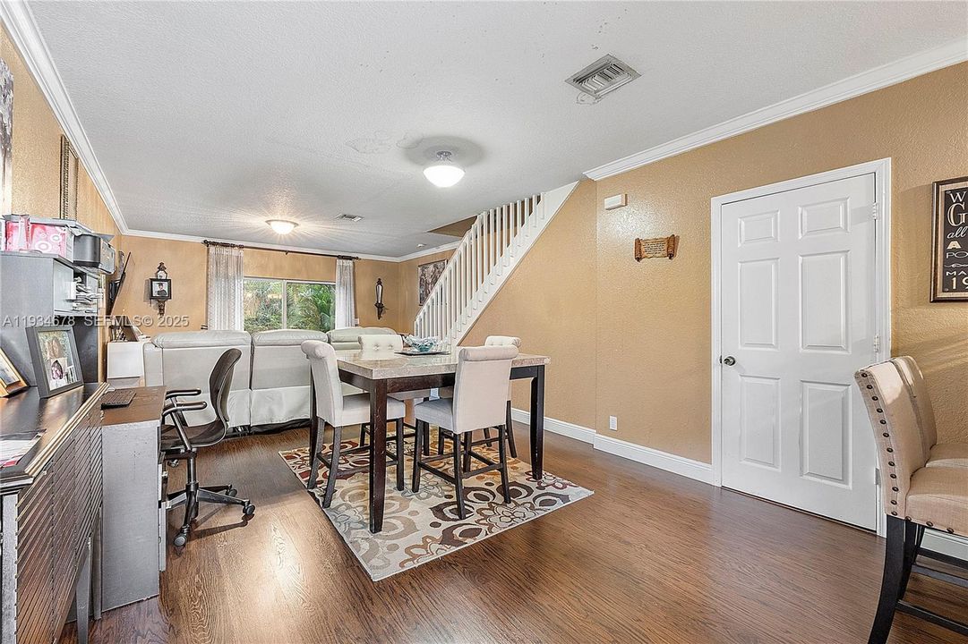 : $375,000 (3 спален, 2 ванн, 1404 Квадратных фут)