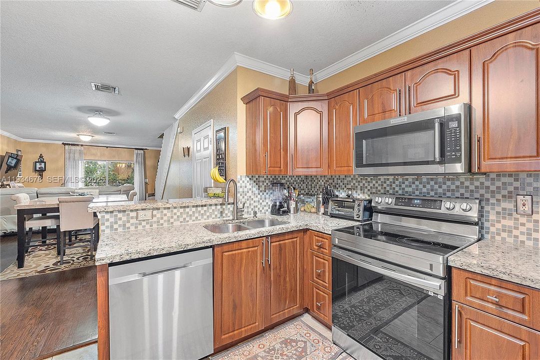 : $375,000 (3 спален, 2 ванн, 1404 Квадратных фут)