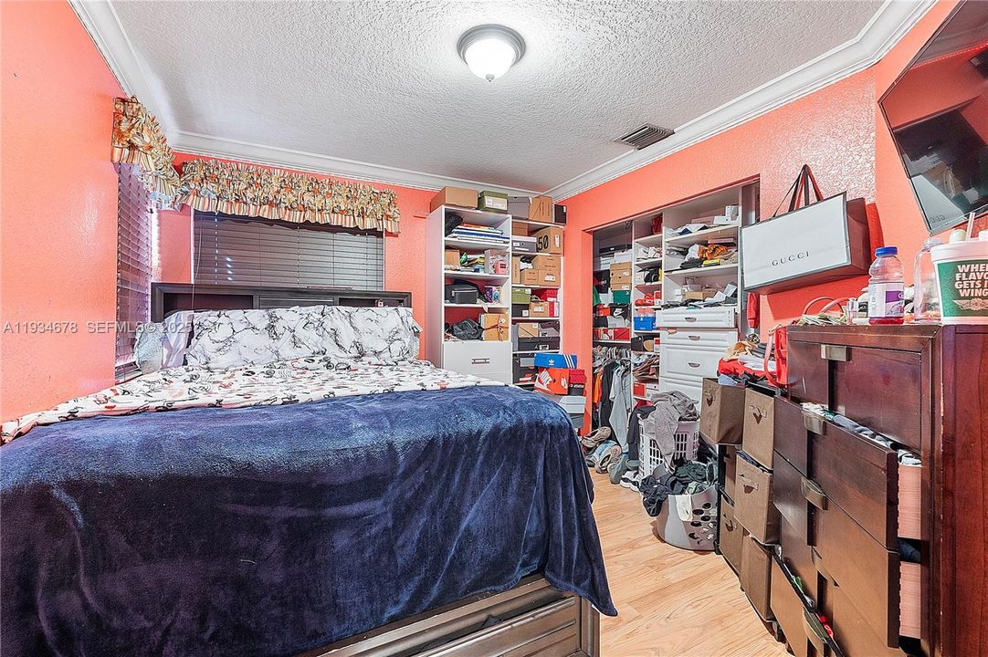 : $375,000 (3 спален, 2 ванн, 1404 Квадратных фут)