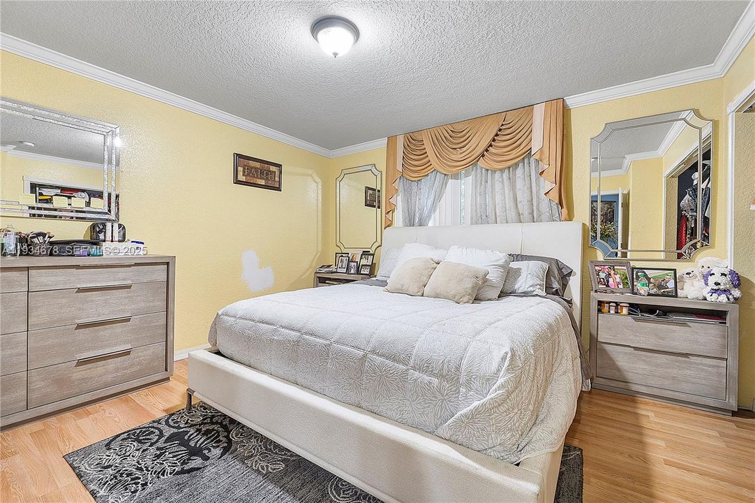 : $375,000 (3 спален, 2 ванн, 1404 Квадратных фут)