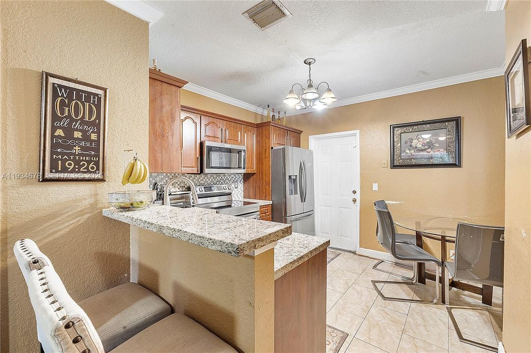 : $375,000 (3 спален, 2 ванн, 1404 Квадратных фут)