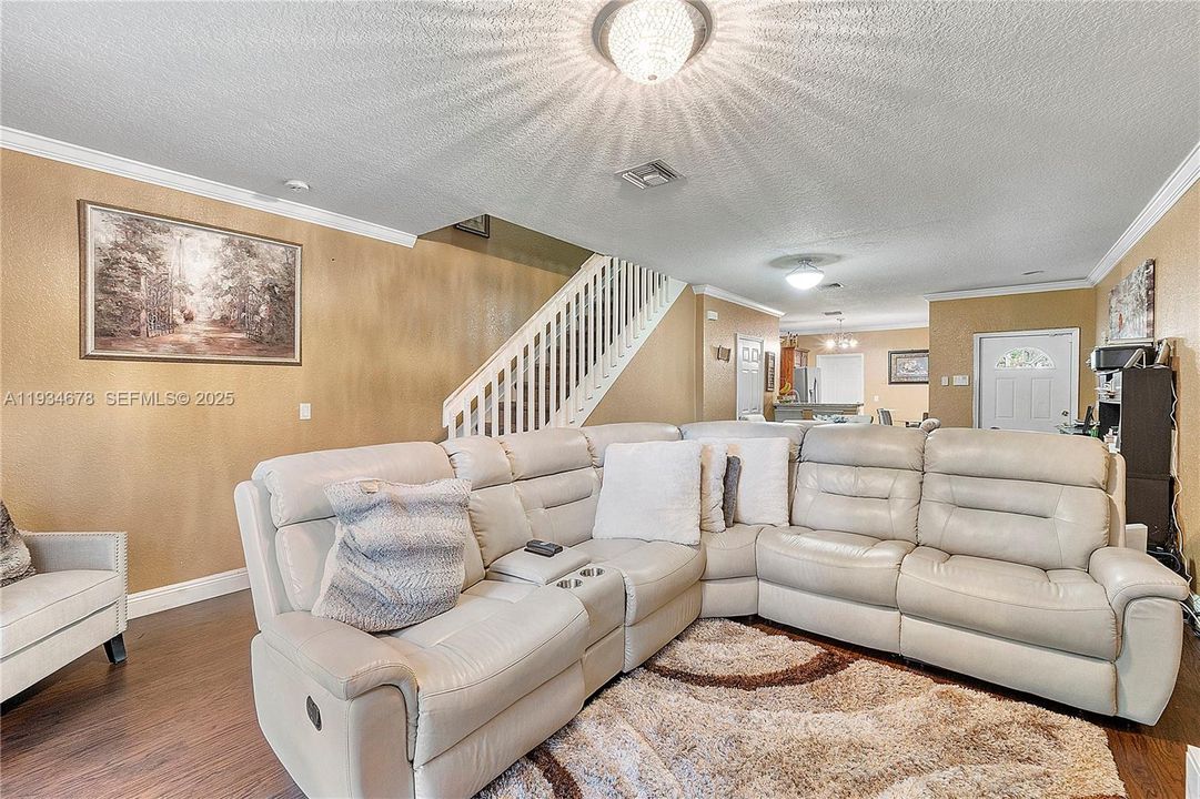 : $375,000 (3 спален, 2 ванн, 1404 Квадратных фут)