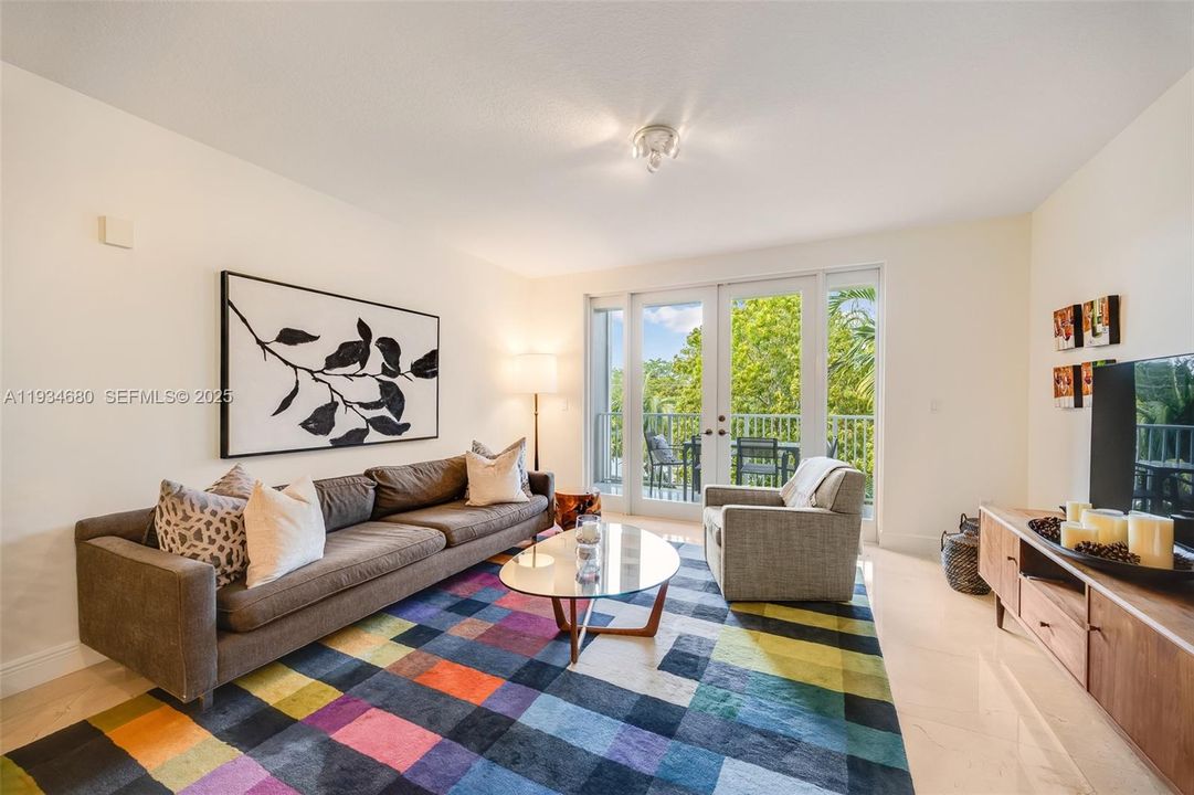 待售: $1,300,000 (2 贝兹, 2 浴室, 1287 平方英尺)