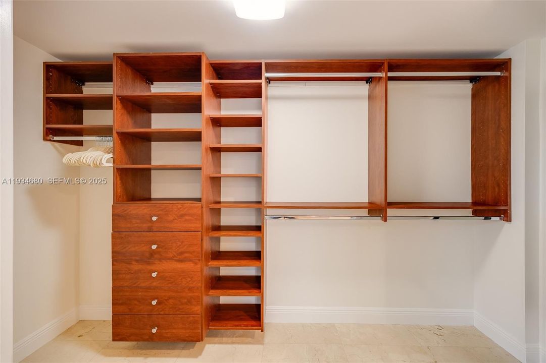 待售: $1,300,000 (2 贝兹, 2 浴室, 1287 平方英尺)