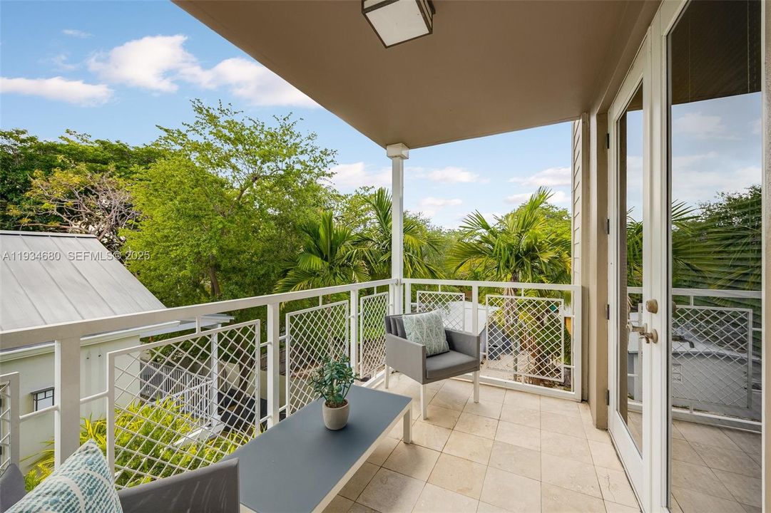 待售: $1,300,000 (2 贝兹, 2 浴室, 1287 平方英尺)