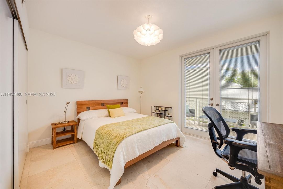 待售: $1,300,000 (2 贝兹, 2 浴室, 1287 平方英尺)