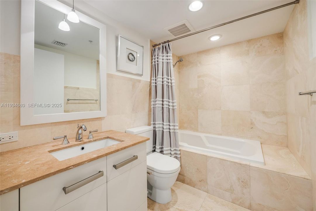 待售: $1,300,000 (2 贝兹, 2 浴室, 1287 平方英尺)