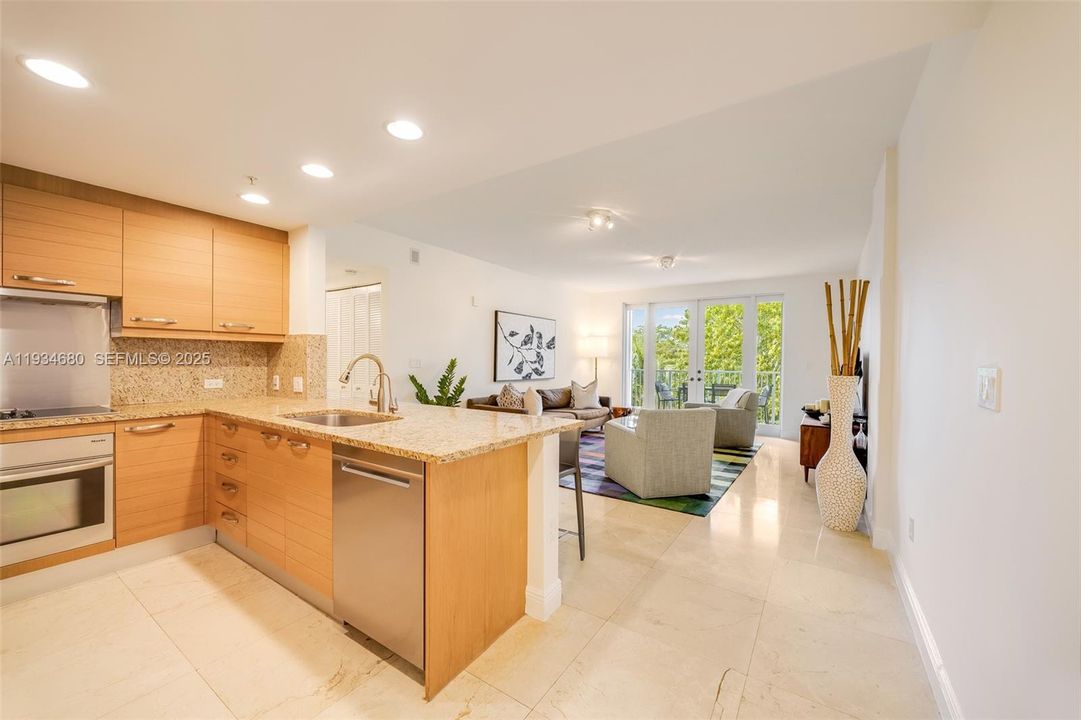 待售: $1,300,000 (2 贝兹, 2 浴室, 1287 平方英尺)