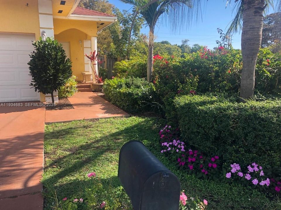 For Rent: $3,000 (3 beds, 2 baths, 1700 Square Feet)