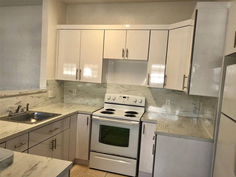 For Rent: $3,000 (3 beds, 2 baths, 1700 Square Feet)