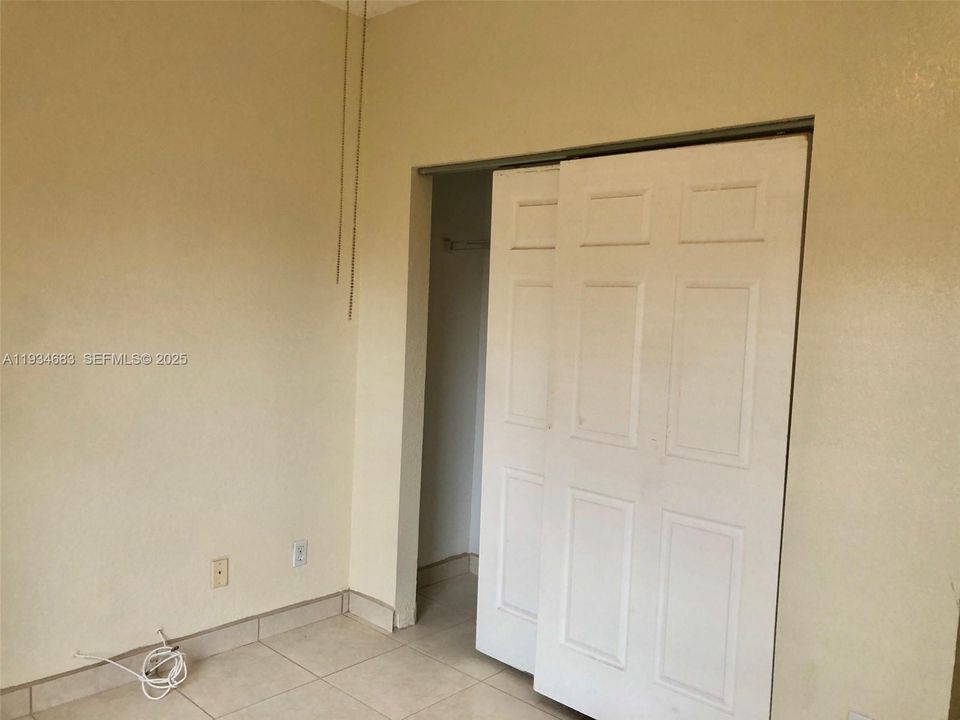 For Rent: $3,000 (3 beds, 2 baths, 1700 Square Feet)