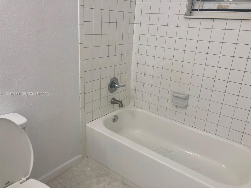 For Rent: $3,000 (3 beds, 2 baths, 1700 Square Feet)