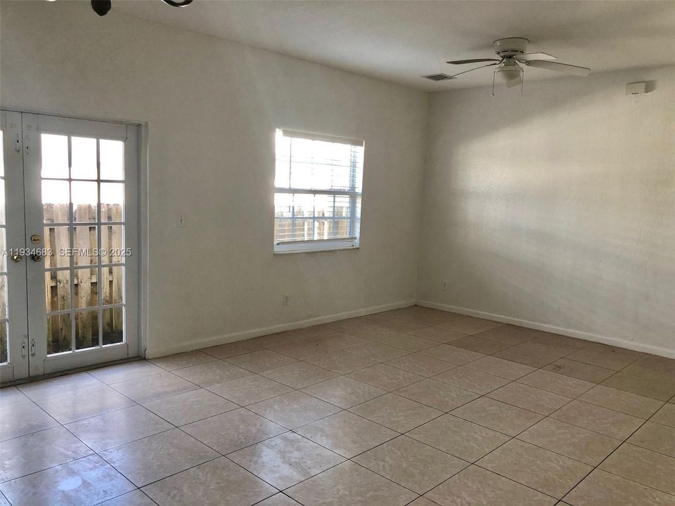 For Rent: $3,000 (3 beds, 2 baths, 1700 Square Feet)
