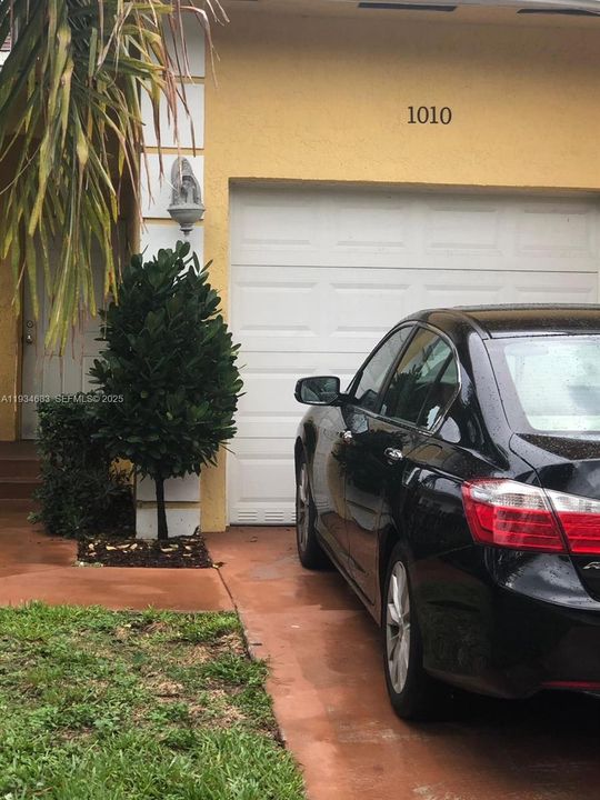 For Rent: $3,000 (3 beds, 2 baths, 1700 Square Feet)