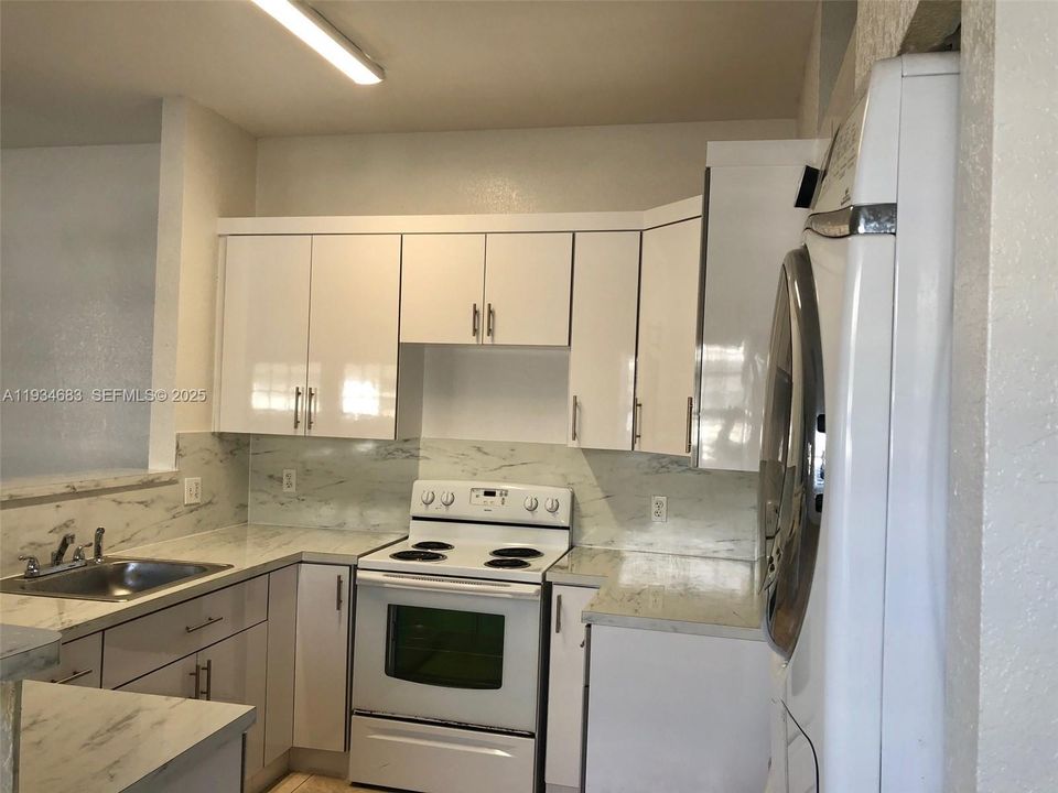 For Rent: $3,000 (3 beds, 2 baths, 1700 Square Feet)