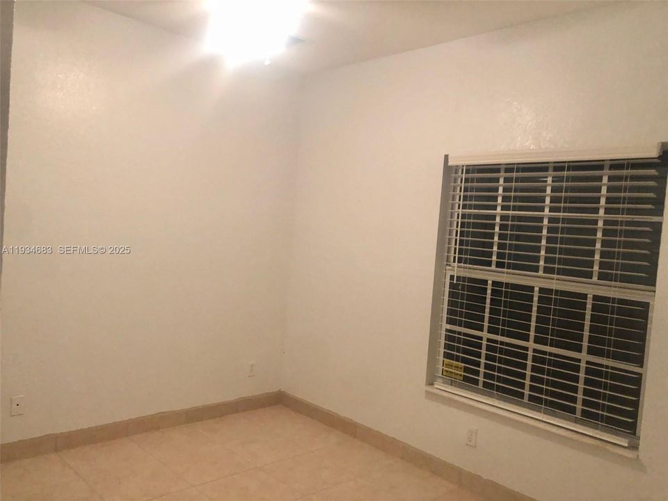 For Rent: $3,000 (3 beds, 2 baths, 1700 Square Feet)