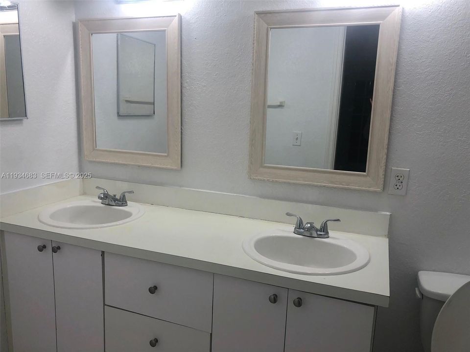 For Rent: $3,000 (3 beds, 2 baths, 1700 Square Feet)