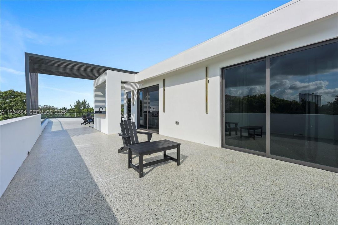 : $4,850,000 (5 贝兹, 6 浴室, 0 平方英尺)