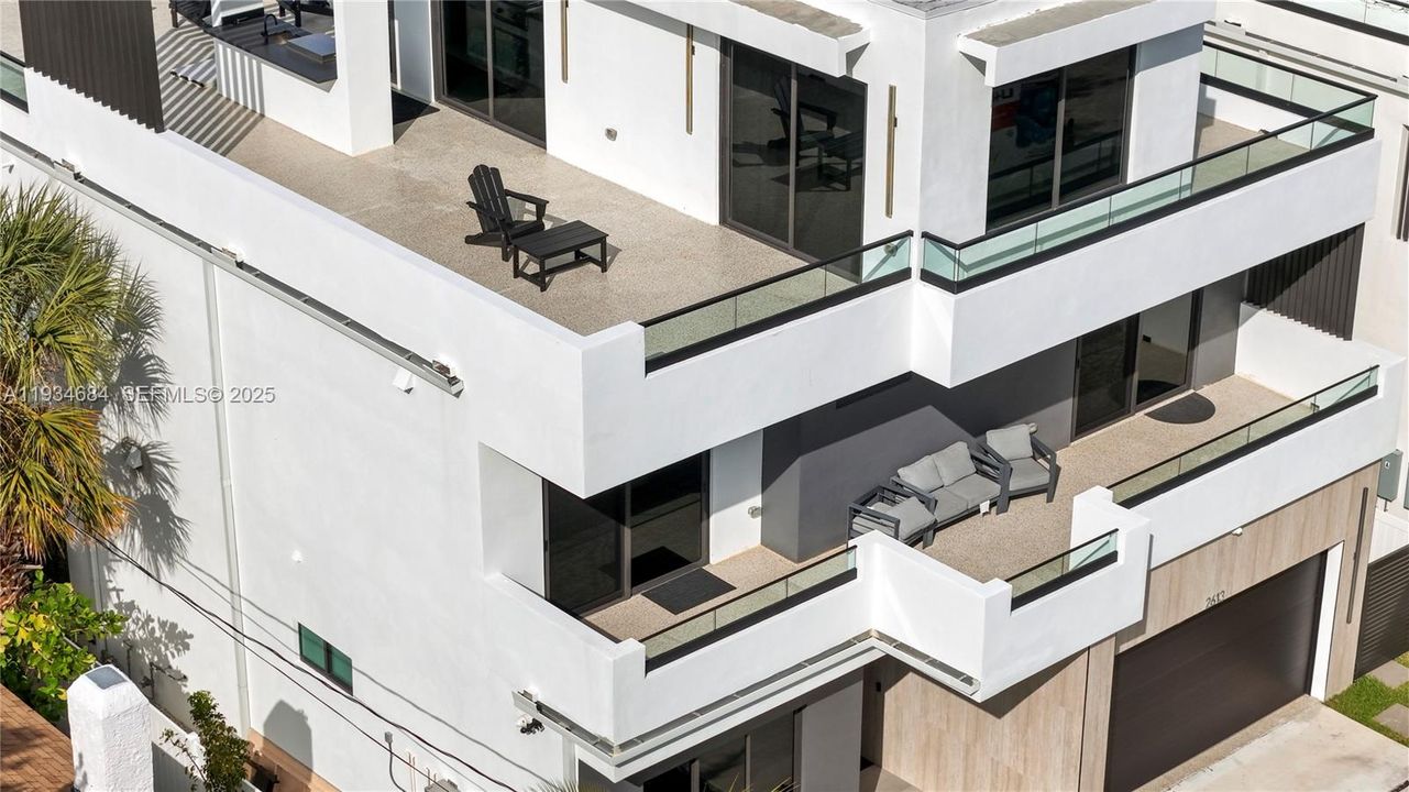 : $4,850,000 (5 贝兹, 6 浴室, 0 平方英尺)