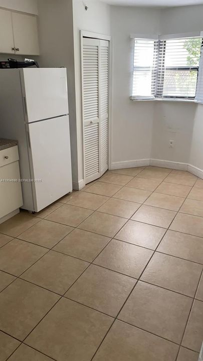 For Rent: $2,000 (2 beds, 2 baths, 809 Square Feet)
