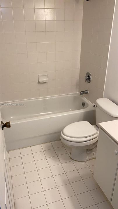 For Rent: $2,000 (2 beds, 2 baths, 809 Square Feet)