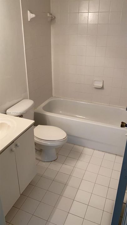 For Rent: $2,000 (2 beds, 2 baths, 809 Square Feet)