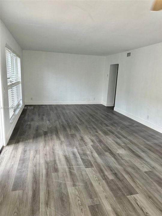 出租: $2,000 (1 贝兹, 1 浴室, 900 平方英尺)