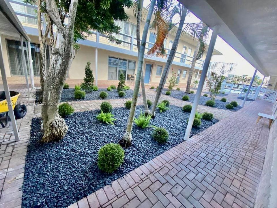 出租: $2,000 (1 贝兹, 1 浴室, 900 平方英尺)