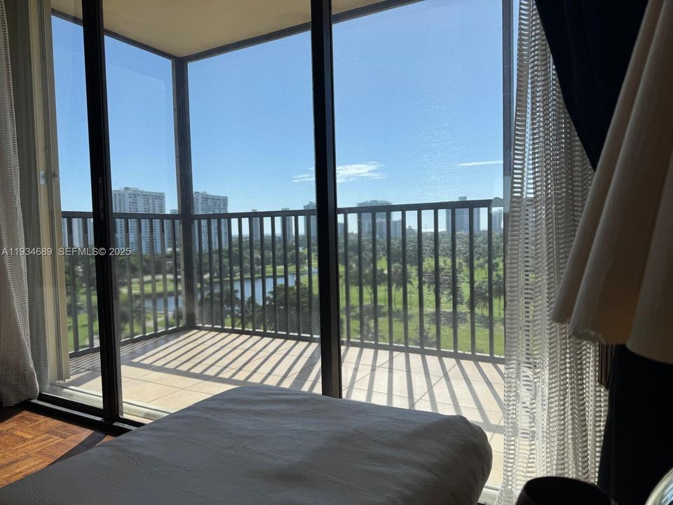 На продажу: $215,000 (1 спален, 1 ванн, 913 Квадратных фут)