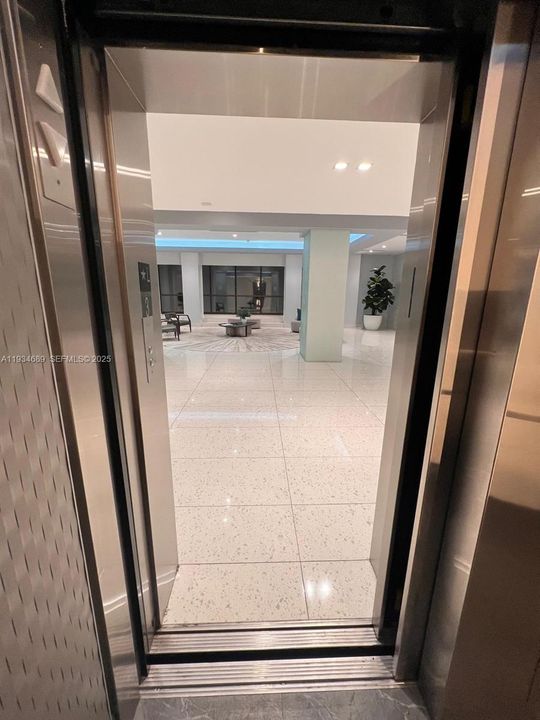 На продажу: $215,000 (1 спален, 1 ванн, 913 Квадратных фут)