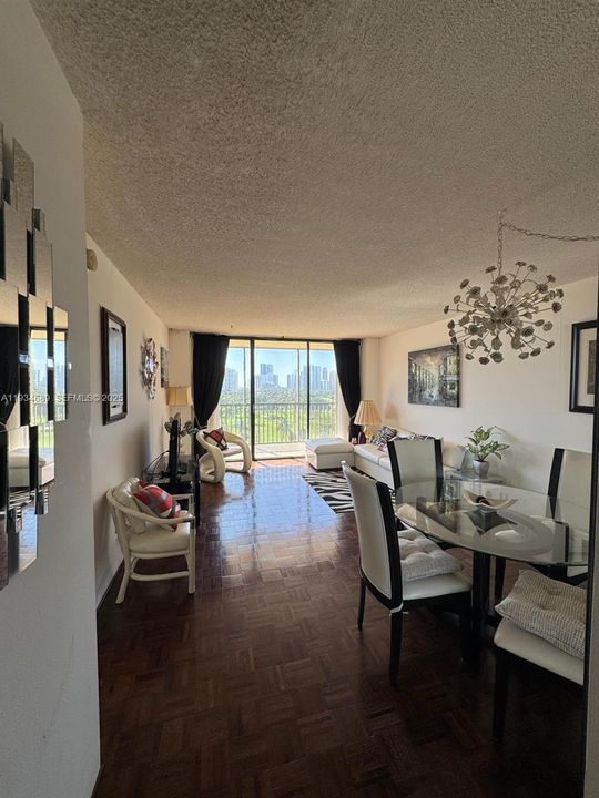 На продажу: $215,000 (1 спален, 1 ванн, 913 Квадратных фут)