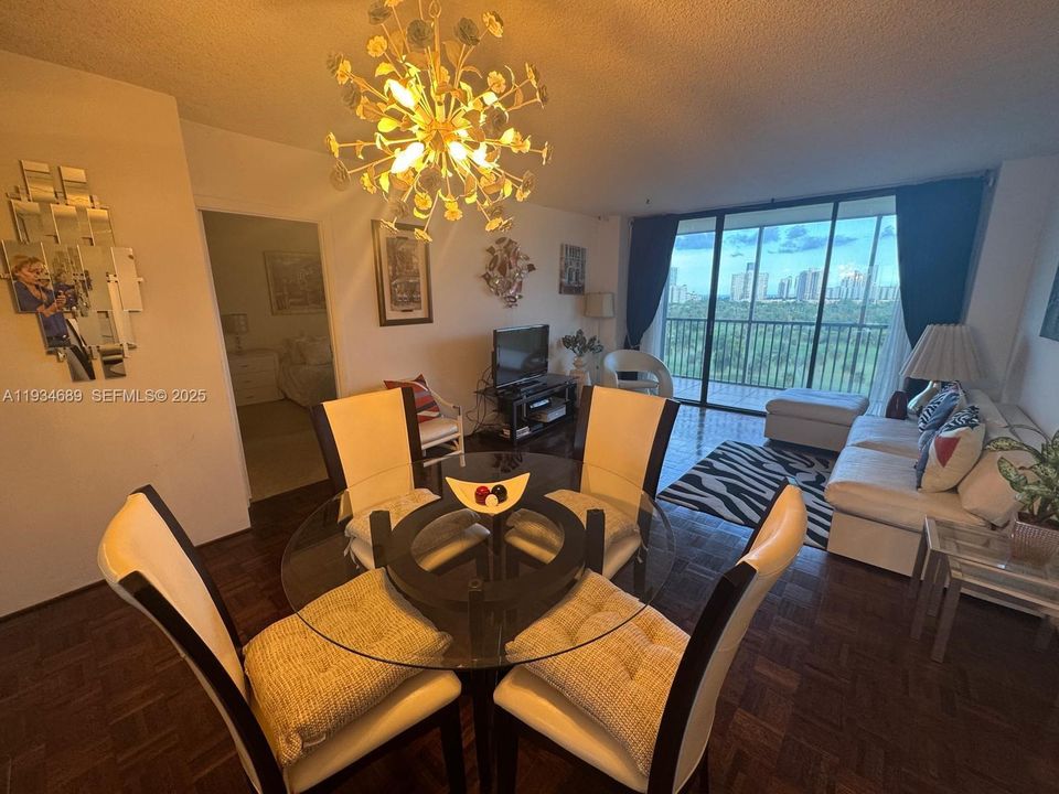 На продажу: $215,000 (1 спален, 1 ванн, 913 Квадратных фут)