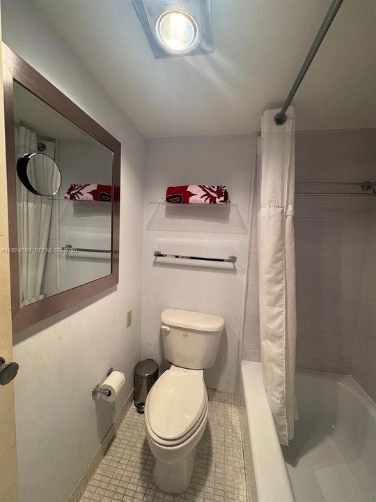 На продажу: $215,000 (1 спален, 1 ванн, 913 Квадратных фут)