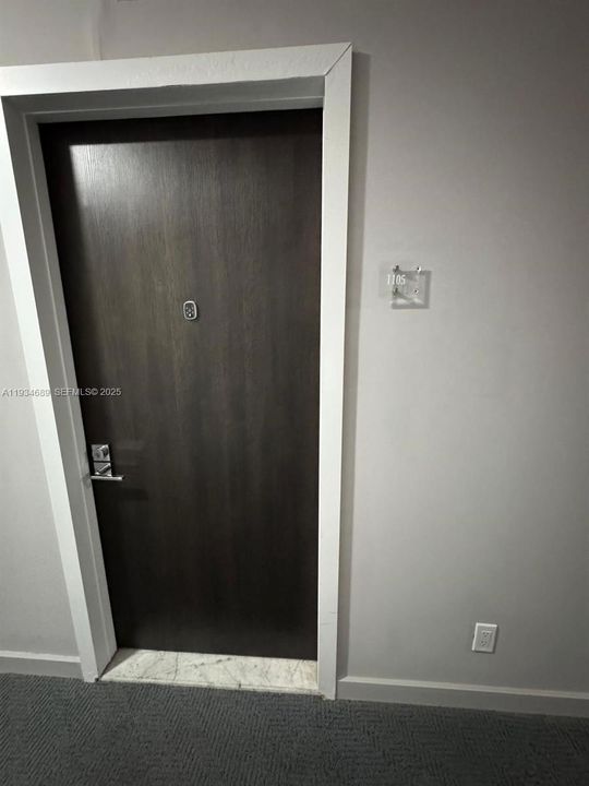 На продажу: $215,000 (1 спален, 1 ванн, 913 Квадратных фут)