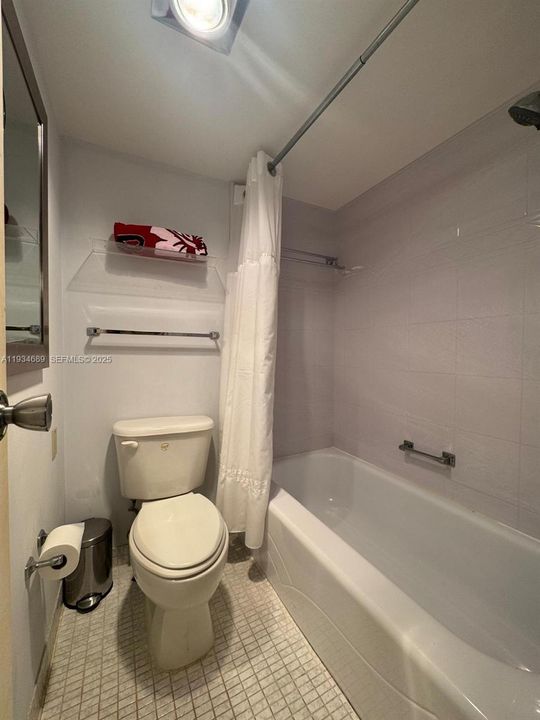 На продажу: $215,000 (1 спален, 1 ванн, 913 Квадратных фут)