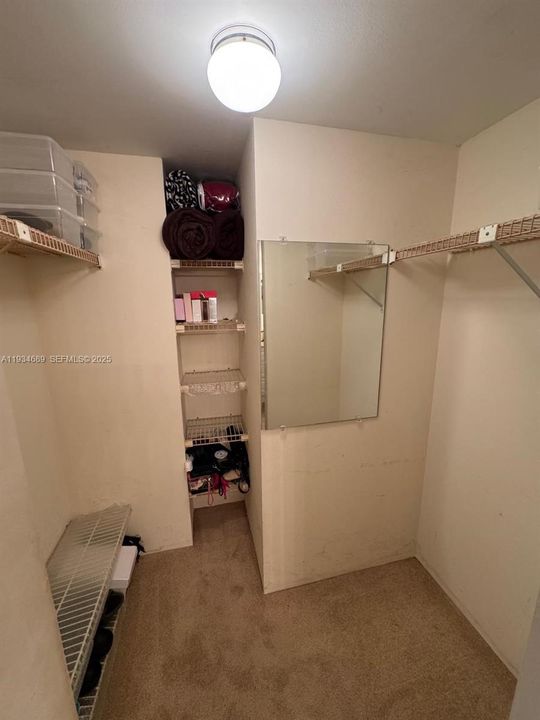 На продажу: $215,000 (1 спален, 1 ванн, 913 Квадратных фут)