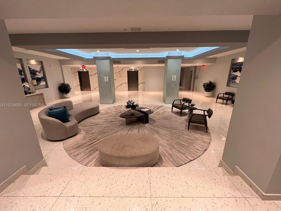 На продажу: $215,000 (1 спален, 1 ванн, 913 Квадратных фут)