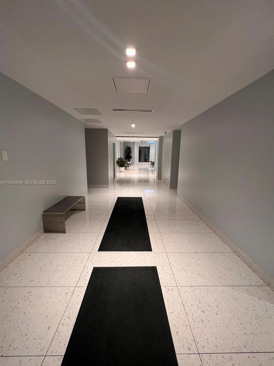 На продажу: $215,000 (1 спален, 1 ванн, 913 Квадратных фут)