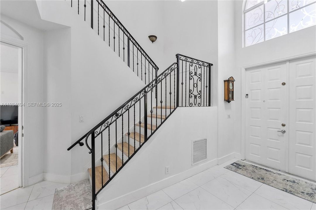 For Sale: $899,900 (5 beds, 3 baths, 2858 Square Feet)