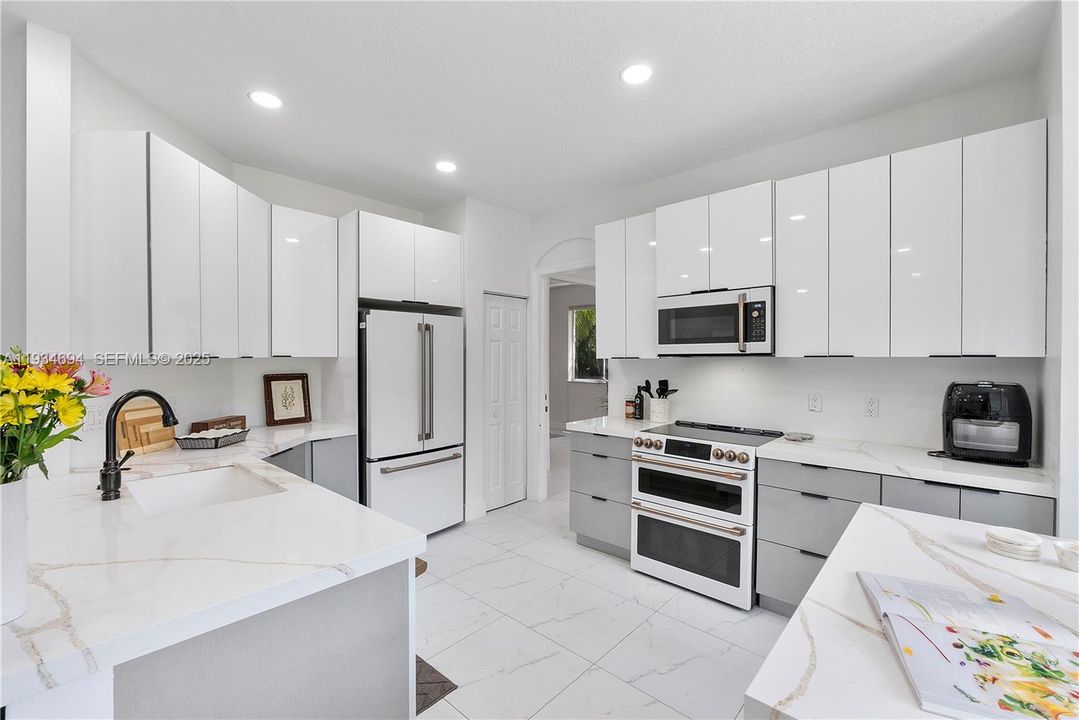 For Sale: $899,900 (5 beds, 3 baths, 2858 Square Feet)