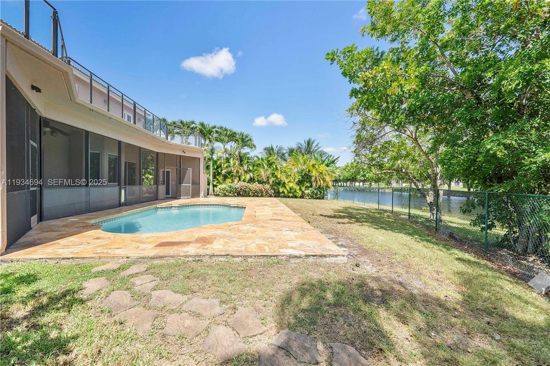 For Sale: $899,900 (5 beds, 3 baths, 2858 Square Feet)