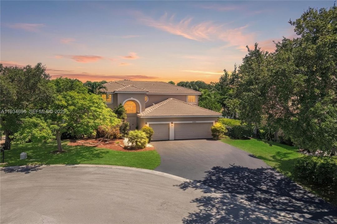 For Sale: $899,900 (5 beds, 3 baths, 2858 Square Feet)