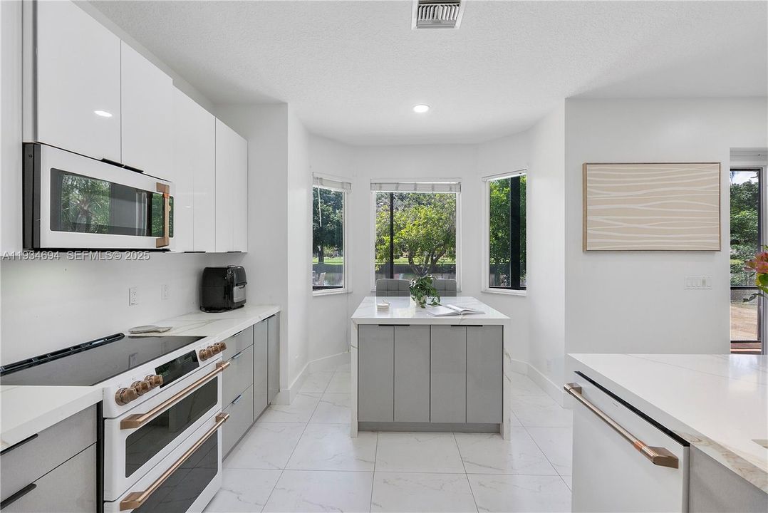 For Sale: $899,900 (5 beds, 3 baths, 2858 Square Feet)