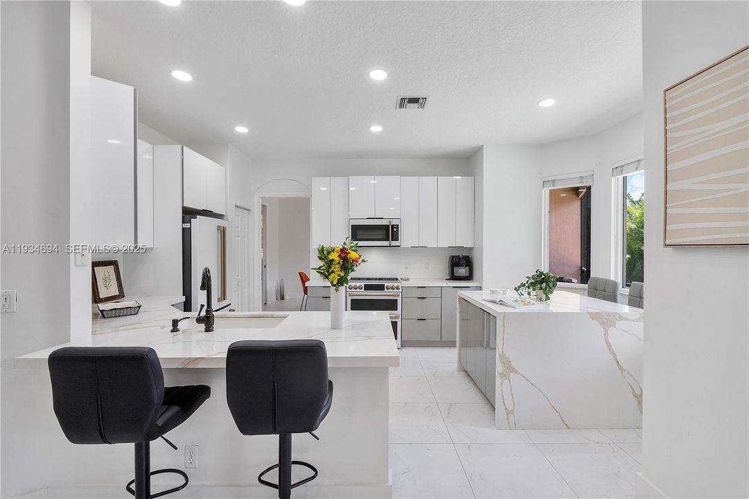 For Sale: $899,900 (5 beds, 3 baths, 2858 Square Feet)