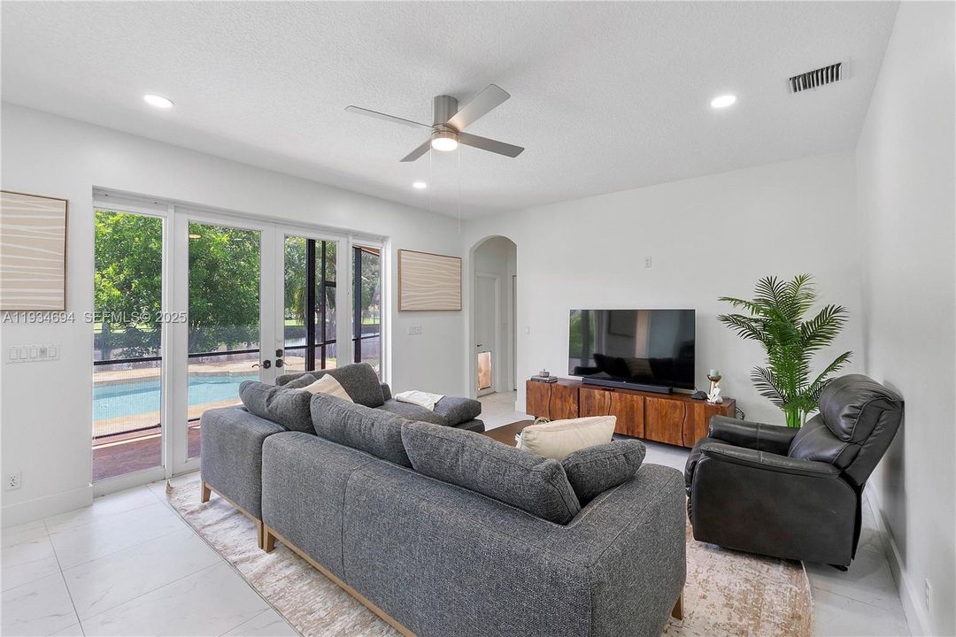 For Sale: $899,900 (5 beds, 3 baths, 2858 Square Feet)