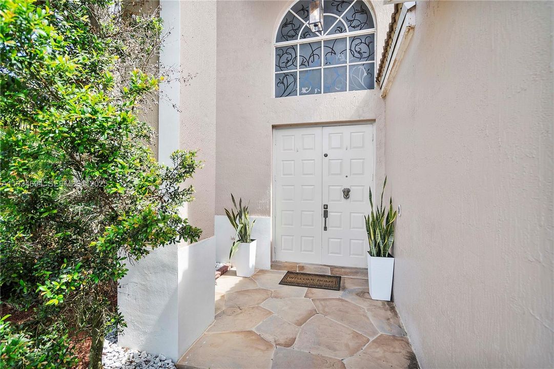 For Sale: $899,900 (5 beds, 3 baths, 2858 Square Feet)