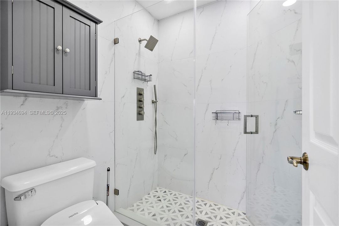 For Sale: $899,900 (5 beds, 3 baths, 2858 Square Feet)