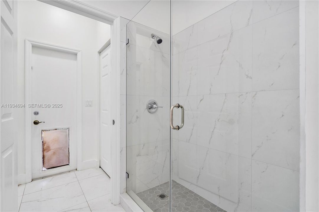 For Sale: $899,900 (5 beds, 3 baths, 2858 Square Feet)