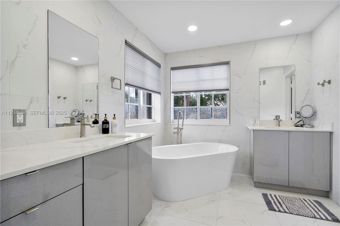 For Sale: $899,900 (5 beds, 3 baths, 2858 Square Feet)