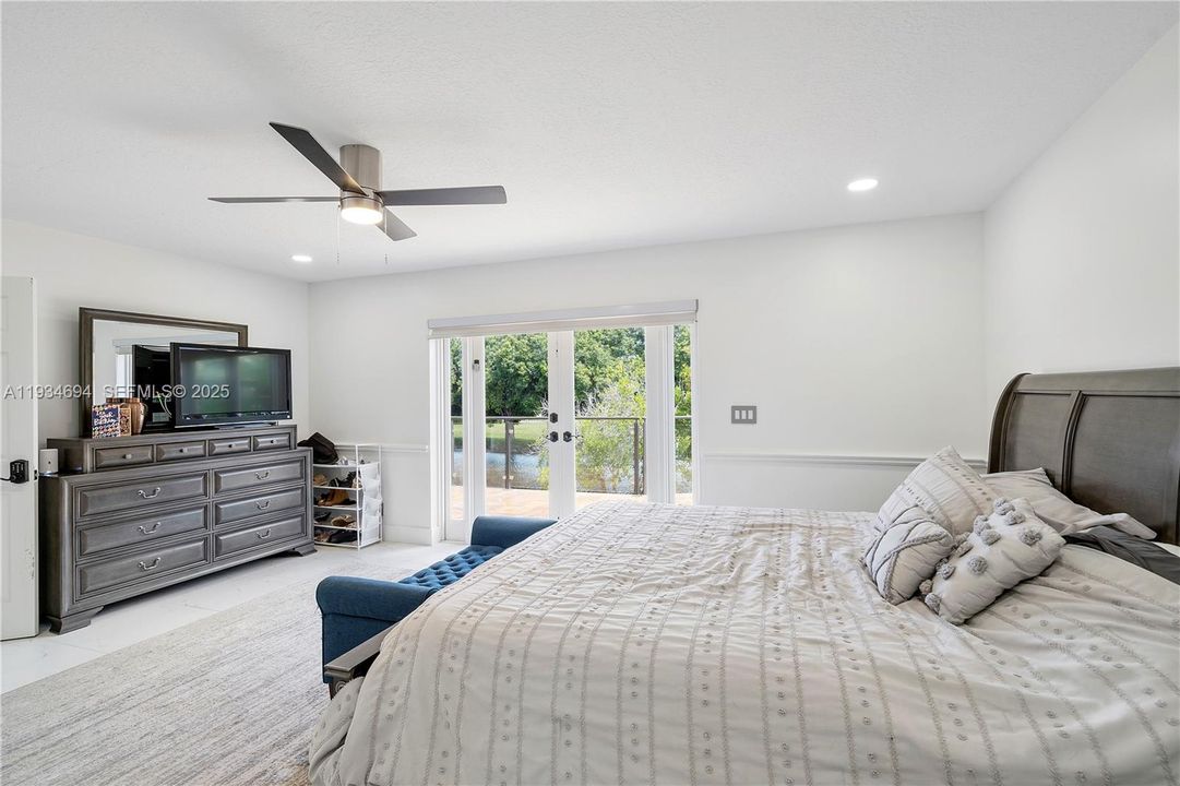 For Sale: $899,900 (5 beds, 3 baths, 2858 Square Feet)